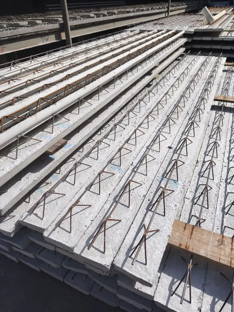 Pátio de vigotas treliçadas da fábrica Riomaia no Rio de Janeiro