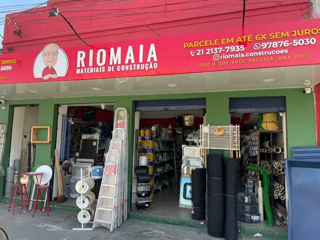Fachada da loja Riomaia Materiais de Construção em Irajá - Rio de Janeiro